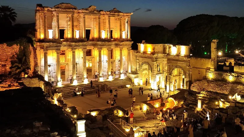 Efes Antik Kenti'nde gece müzeciliği başladı